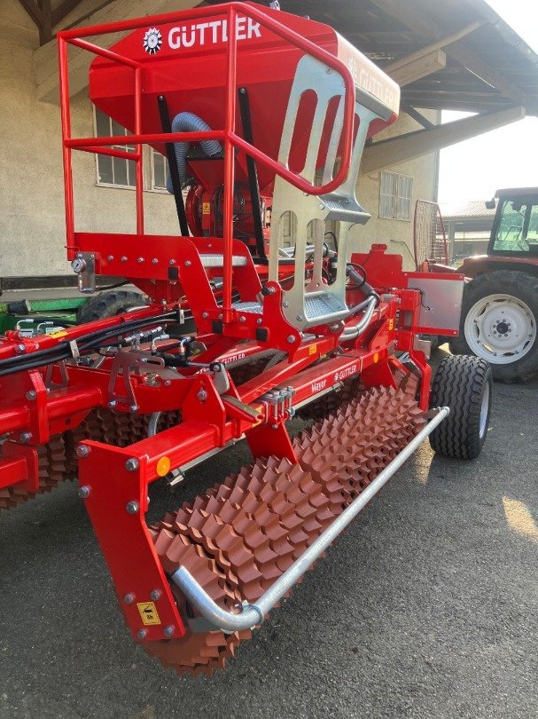 Sonstige Bodenbearbeitungsgeräte des Typs Güttler Mayor 640, Neumaschine in Bubendorf (Bild 2)