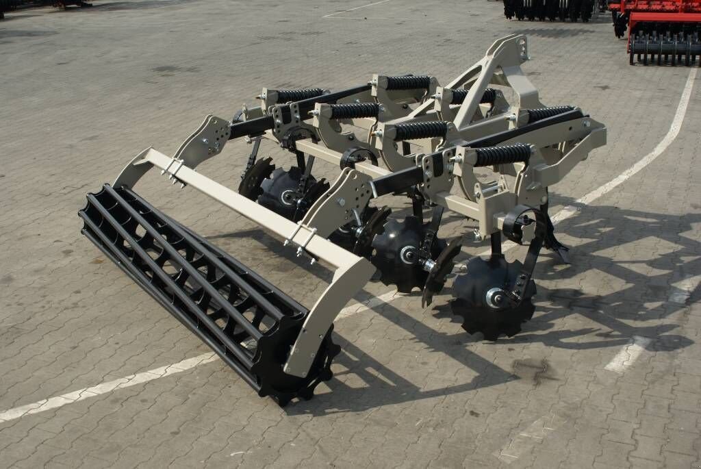 Sonstige Bodenbearbeitungsgeräte des Typs Sonstige Flügelschargrubber / stubble cultivator, Neumaschine in Michałowo (Bild 4)