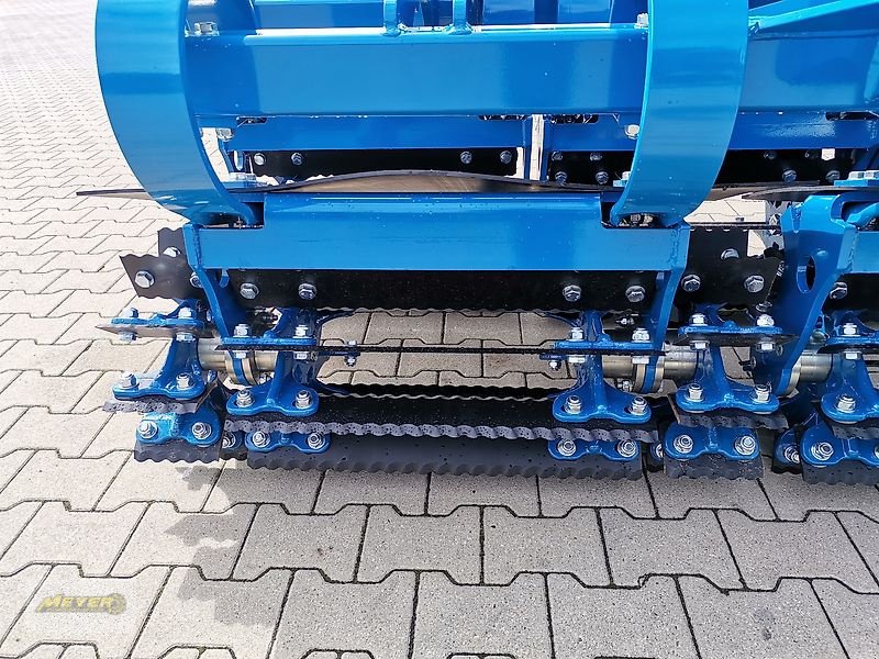 Sonstige Bodenbearbeitungsgeräte des Typs WM Meyer Messerwalze Vibrocut 3000, Neumaschine in Andervenne (Bild 24)