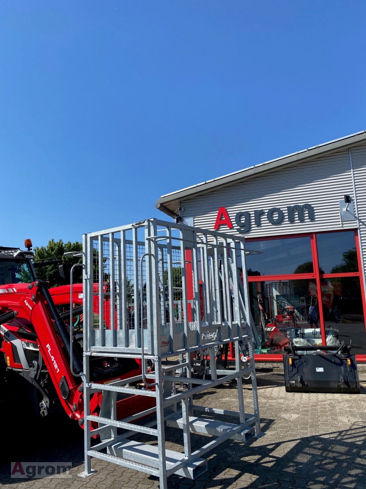 Sonstige Bühnen of the type Fliegl Arbeitsbühne, Neumaschine in Thür (Picture 1)