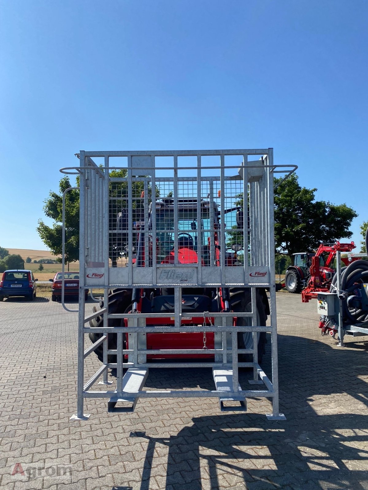 Sonstige Bühnen of the type Fliegl Arbeitsbühne, Neumaschine in Thür (Picture 2)
