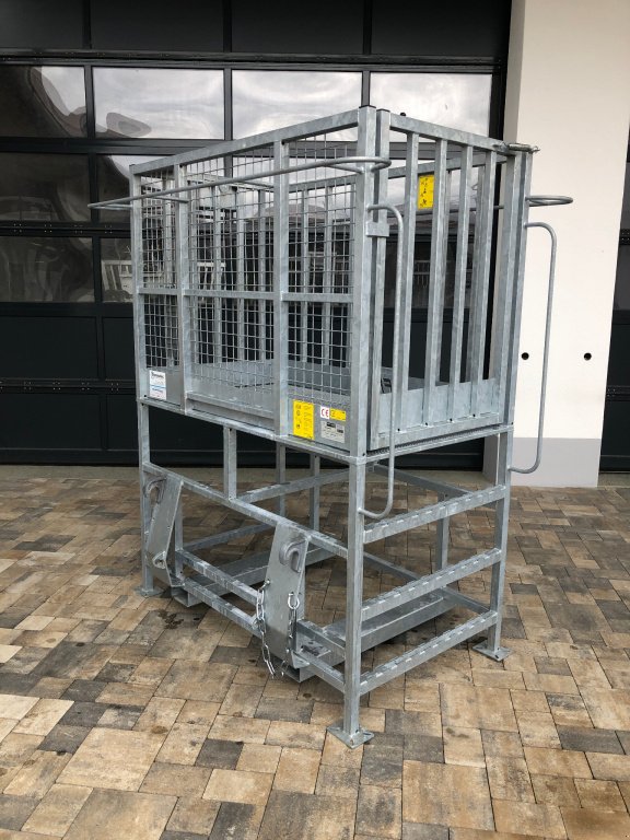 Sonstige Bühnen of the type Fliegl Arbeitsbühne, Neumaschine in Rennertshofen (Picture 1)