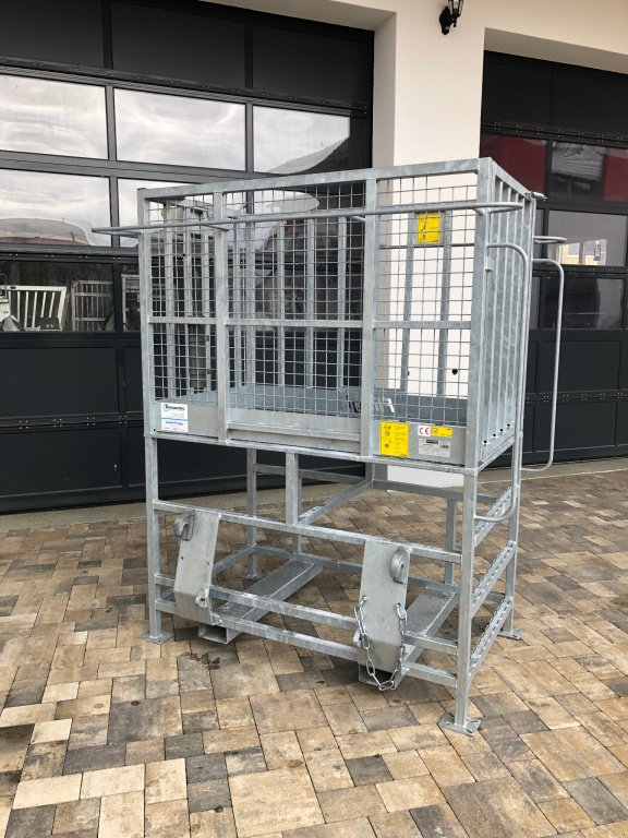 Sonstige Bühnen of the type Fliegl Arbeitsbühne, Neumaschine in Rennertshofen (Picture 2)