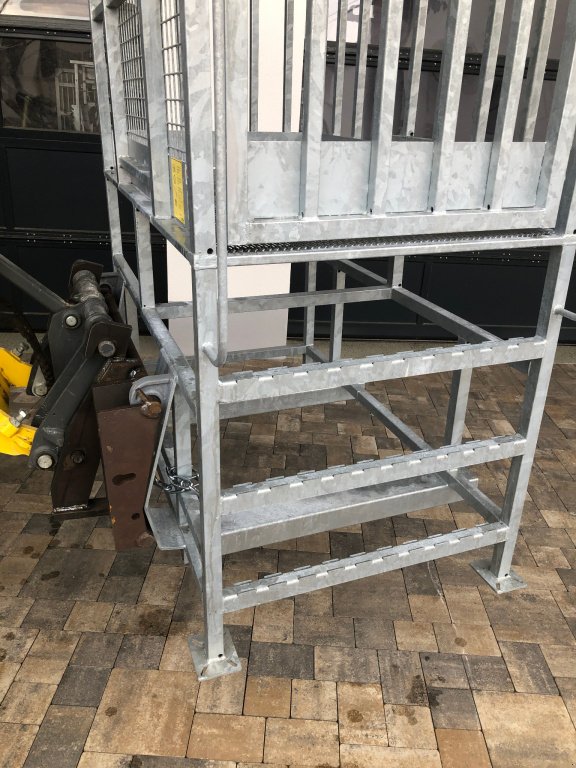Sonstige Bühnen of the type Fliegl Arbeitsbühne, Neumaschine in Rennertshofen (Picture 4)