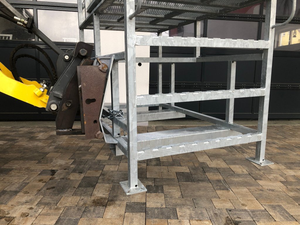 Sonstige Bühnen of the type Fliegl Arbeitsbühne, Neumaschine in Rennertshofen (Picture 6)