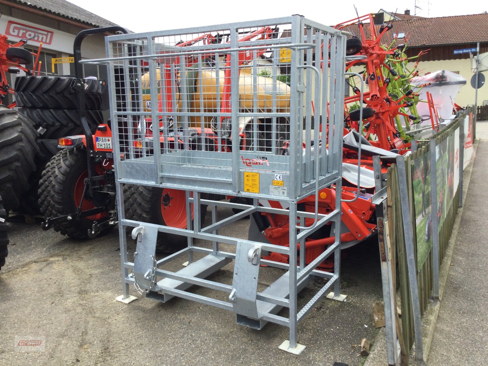 Sonstige Bühnen of the type Fliegl Arbeitsbühne, Neumaschine in Kößlarn (Picture 1)