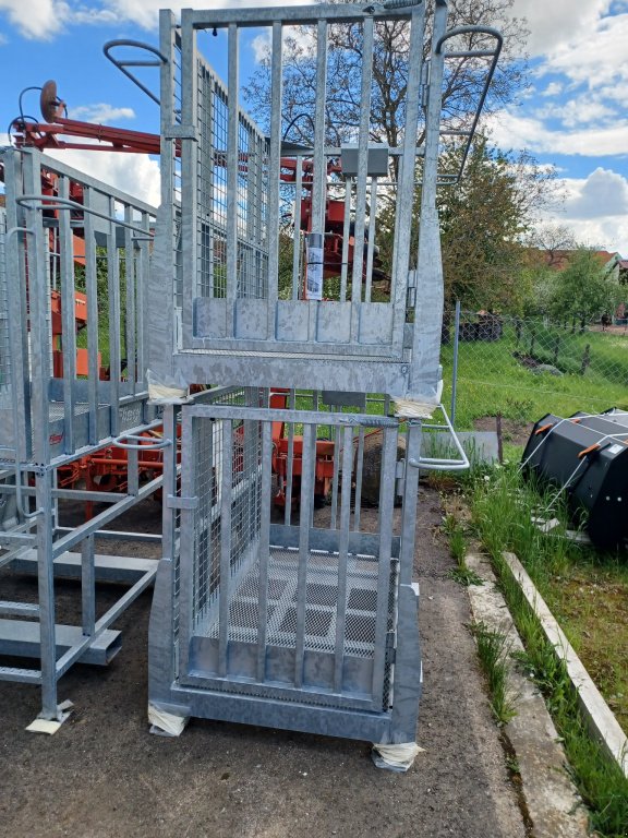 Sonstige Bühnen of the type Fliegl Arbeitsbühne, Neumaschine in Uffenheim (Picture 1)