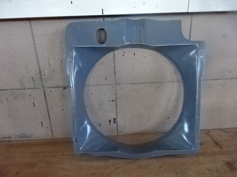 Sonstige Ersatzteile des Typs Case IH 433- 933- Kühlerzarge von 33 Serie - Neu, neu in Neureichenau (Bild 3)