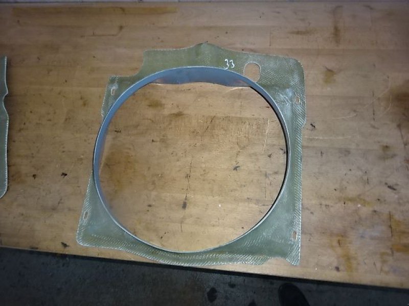 Sonstige Ersatzteile des Typs Case IH 433- 933- Kühlerzarge von 33 Serie - Neu, neu in Neureichenau (Bild 2)