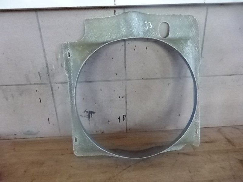 Sonstige Ersatzteile des Typs Case IH 433- 933- Kühlerzarge von 33 Serie - Neu, neu in Neureichenau (Bild 1)
