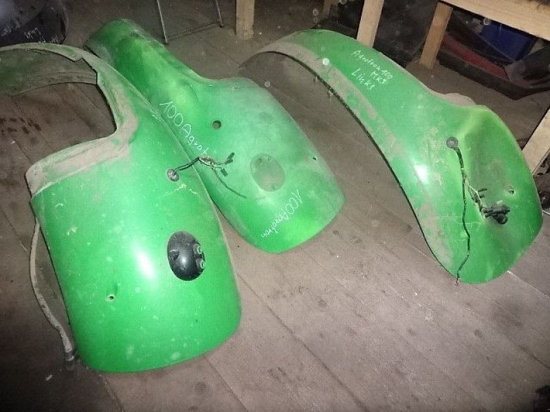 Sonstige Ersatzteile des Typs Deutz Agrotron -100 -  MK 2 -- MK 3 Kotflügel- Verbreiterungen, gebraucht in Neureichenau (Bild 2)