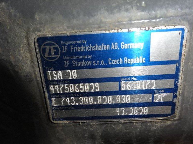 Sonstige Ersatzteile του τύπου Fendt Vorderachse ZF- von Fendt 724- Allradachse- iin Einzelteilen, gebraucht σε Neureichenau (Φωτογραφία 9)