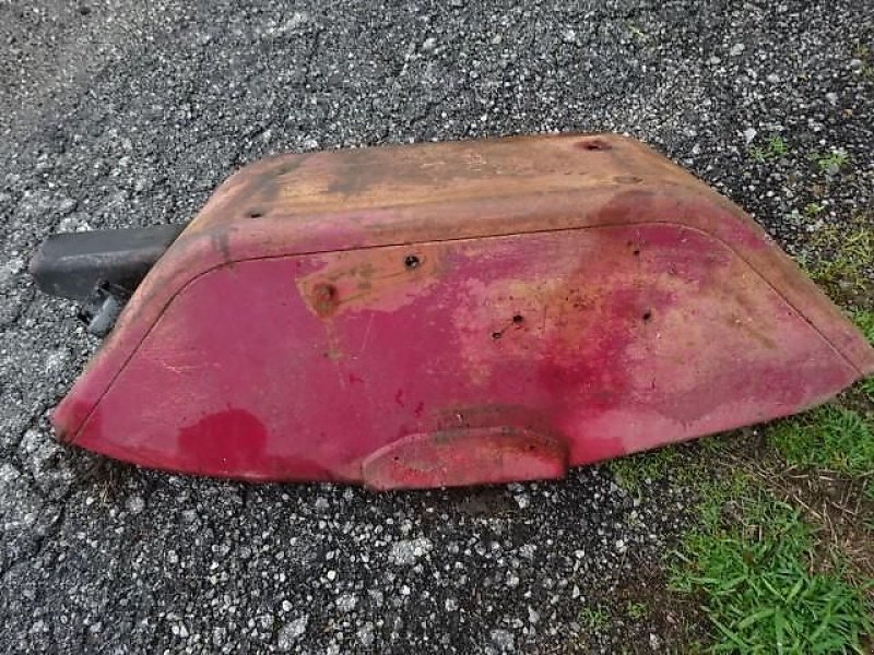 Sonstige Ersatzteile des Typs IHC Kotflügel hinten von IH D 219 gebraucht, gebraucht in Neureichenau (Bild 1)