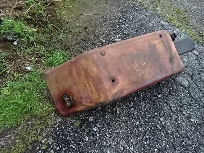 Sonstige Ersatzteile des Typs IHC Kotflügel hinten von IH D 219 gebraucht, gebraucht in Neureichenau (Bild 3)