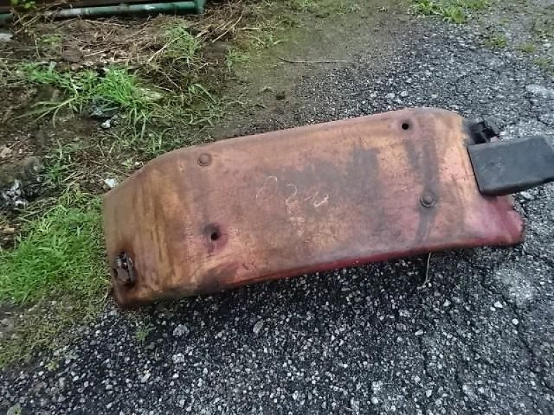 Sonstige Ersatzteile des Typs IHC Kotflügel hinten von IH D 219 gebraucht, gebraucht in Neureichenau (Bild 4)