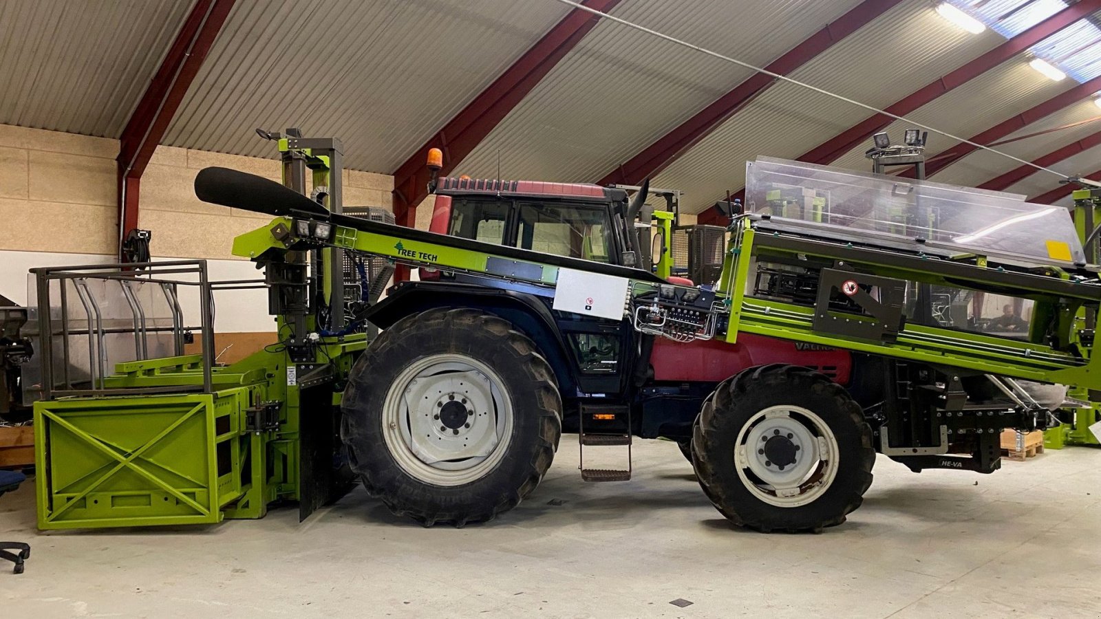 Sonstige Forsttechnik van het type Joma-Tech Pakke og Netmaskine med bagmonteret elevator Komplet Tree Tech sæt med traktor, Gebrauchtmaschine in Kjellerup (Foto 1)