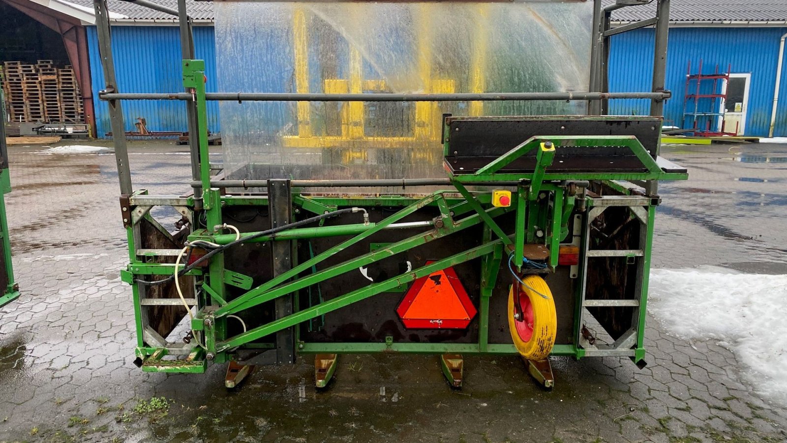 Sonstige Forsttechnik типа Sonstige Pakkemaskine med bagmonteret elevator Pakkemaskine med sikkerhedsbur + bagmonteret elevator, Gebrauchtmaschine в Kjellerup (Фотография 2)