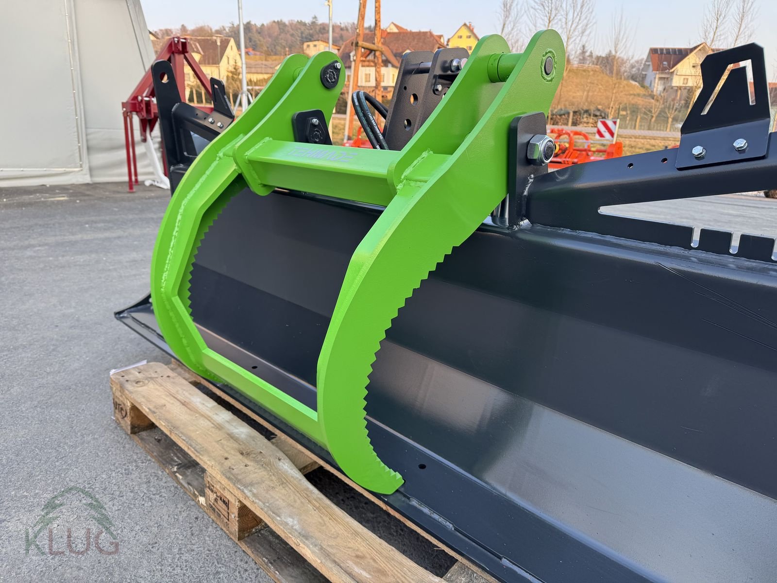 Sonstige Forsttechnik Türe ait Sonstige THM-H Polterschild mit Niederhalter, Neumaschine içinde Pirching am Traubenberg (resim 14)