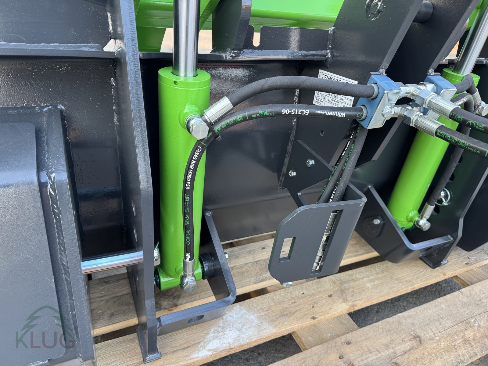 Sonstige Forsttechnik Türe ait Sonstige THM-H Polterschild mit Niederhalter, Neumaschine içinde Pirching am Traubenberg (resim 7)