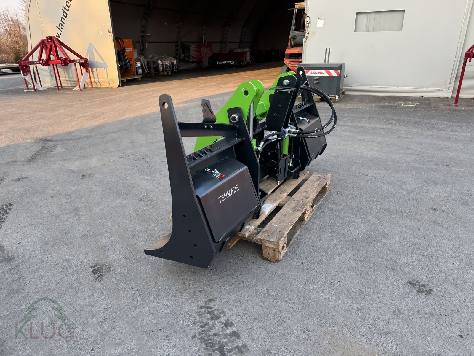 Sonstige Forsttechnik Türe ait Sonstige THM-H Polterschild mit Niederhalter, Neumaschine içinde Pirching am Traubenberg (resim 20)