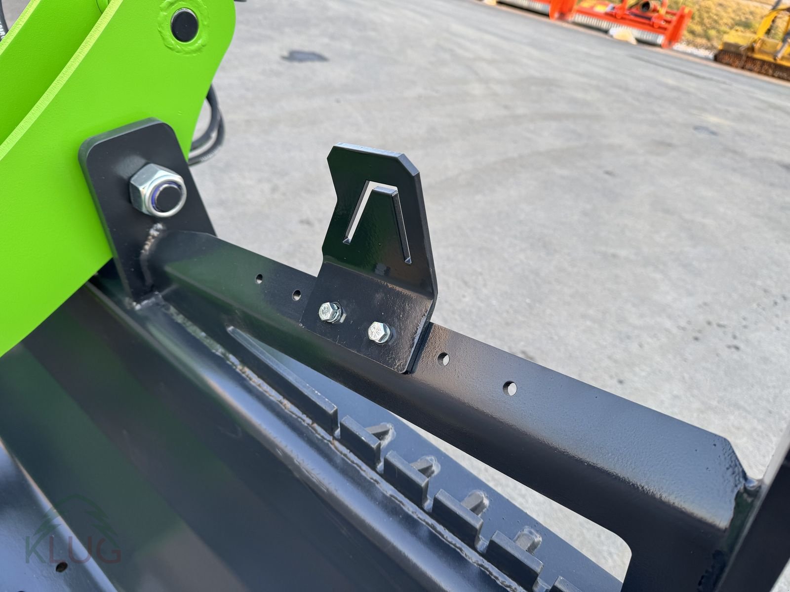 Sonstige Forsttechnik Türe ait Sonstige THM-H Polterschild mit Niederhalter, Neumaschine içinde Pirching am Traubenberg (resim 11)