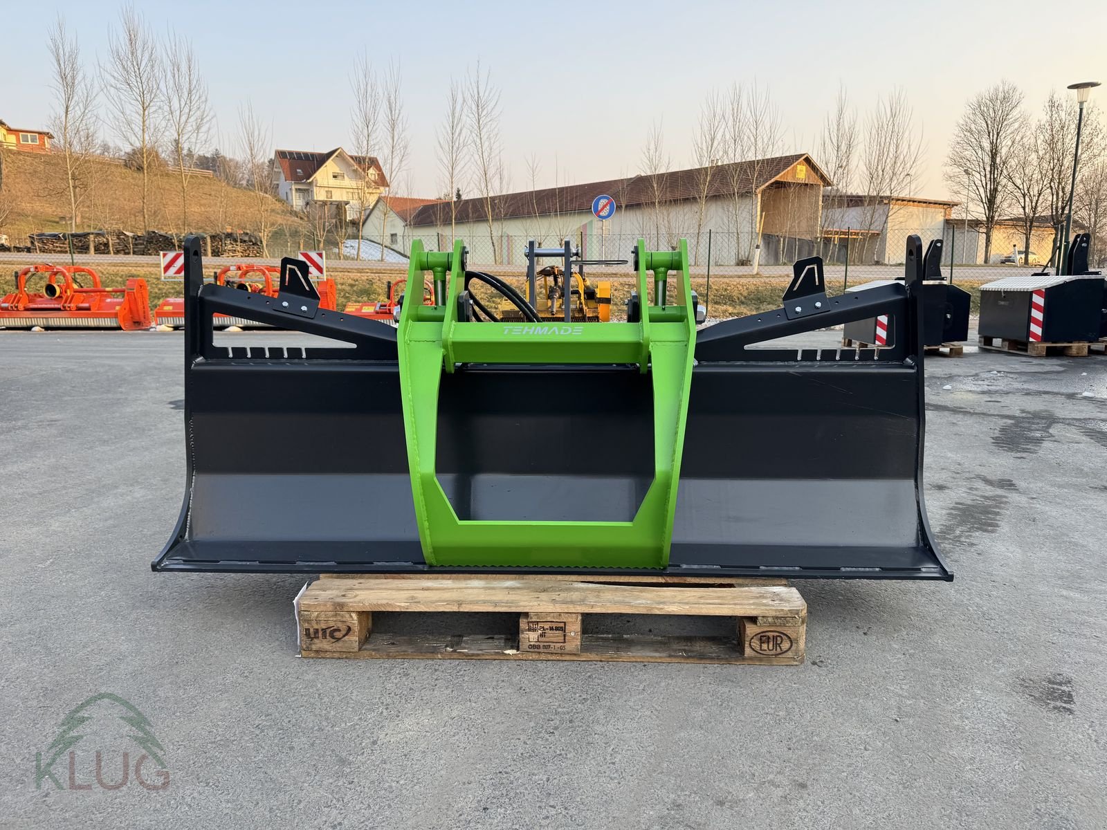 Sonstige Forsttechnik Türe ait Sonstige THM-H Polterschild mit Niederhalter, Neumaschine içinde Pirching am Traubenberg (resim 15)