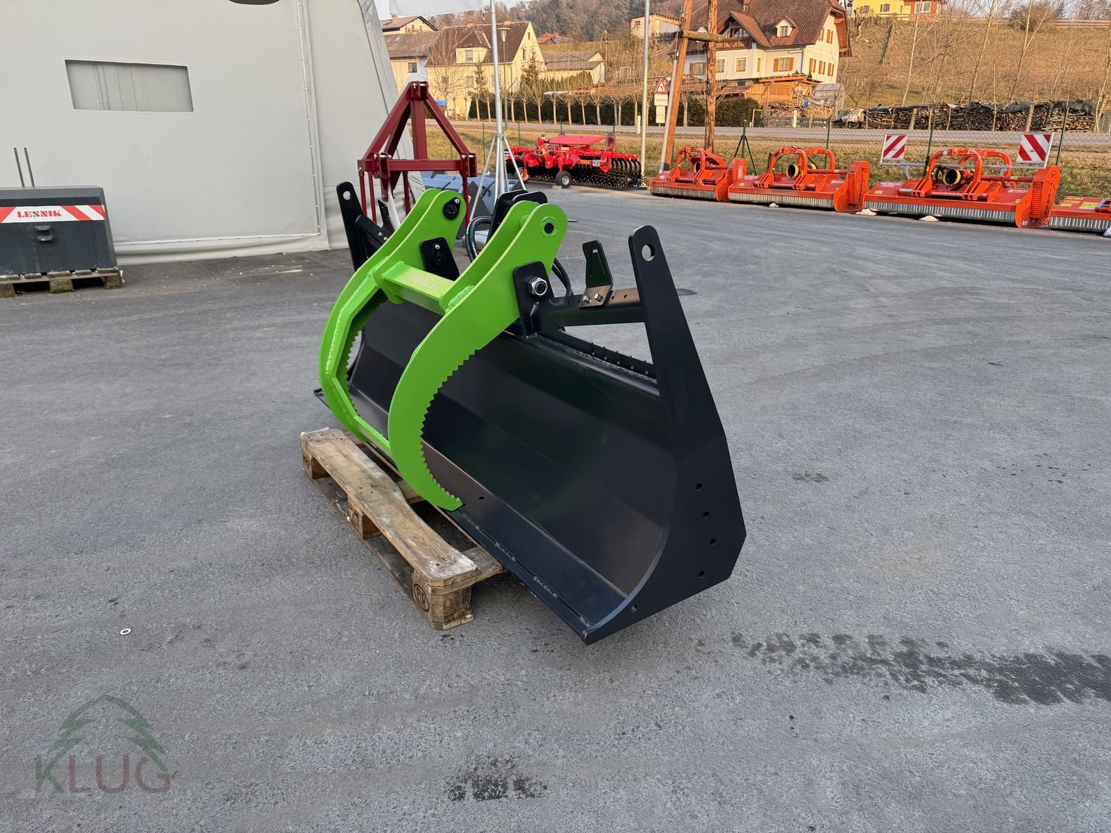 Sonstige Forsttechnik Türe ait Sonstige THM-H Polterschild mit Niederhalter, Neumaschine içinde Pirching am Traubenberg (resim 18)