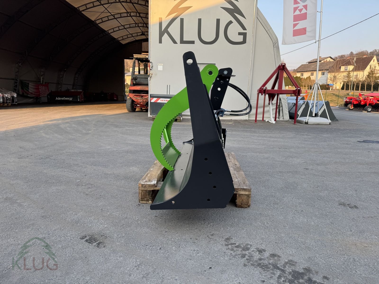 Sonstige Forsttechnik Türe ait Sonstige THM-H Polterschild mit Niederhalter, Neumaschine içinde Pirching am Traubenberg (resim 19)