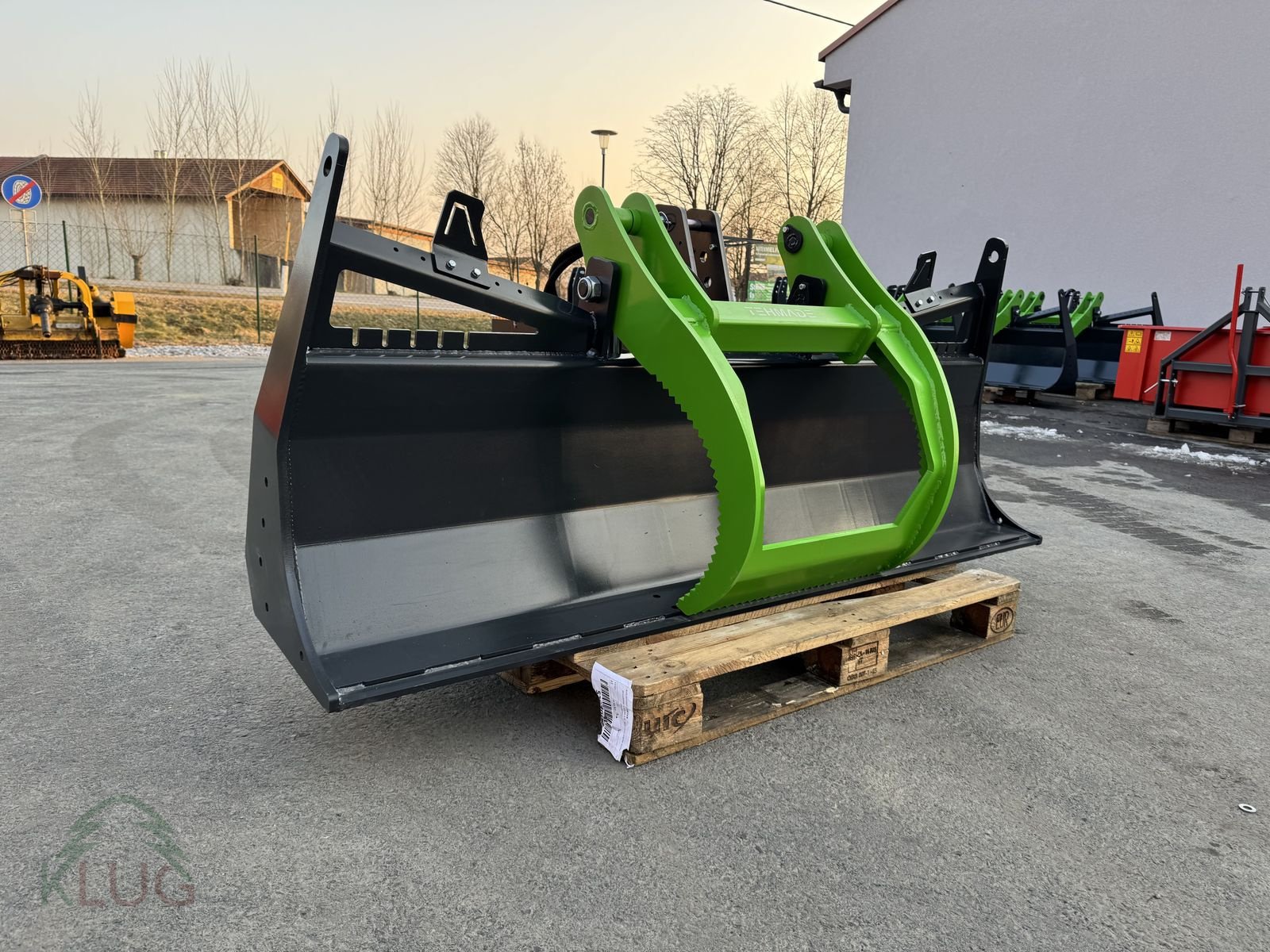 Sonstige Forsttechnik Türe ait Sonstige THM-H Polterschild mit Niederhalter, Neumaschine içinde Pirching am Traubenberg (resim 1)