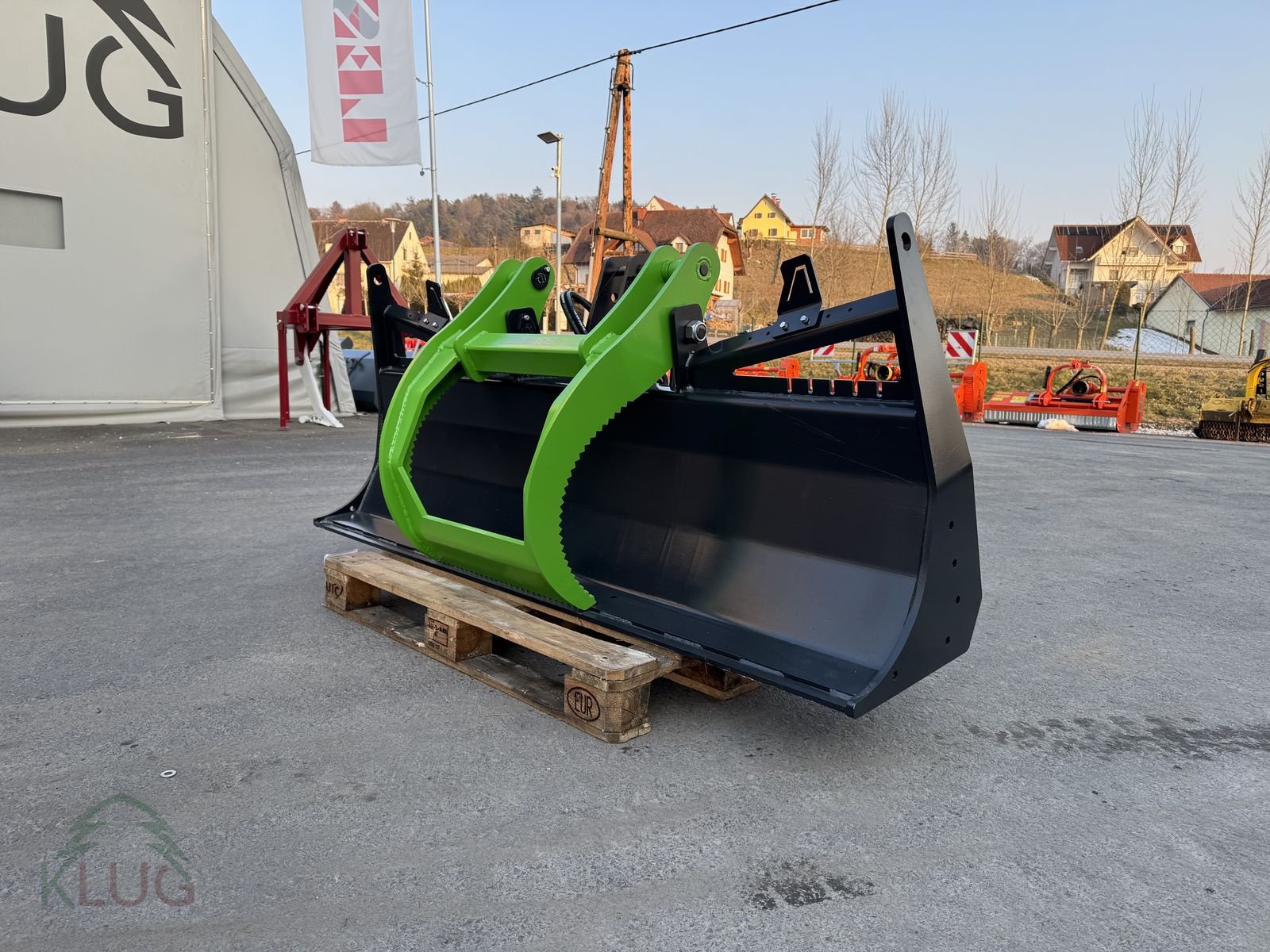 Sonstige Forsttechnik Türe ait Sonstige THM-H Polterschild mit Niederhalter, Neumaschine içinde Pirching am Traubenberg (resim 17)