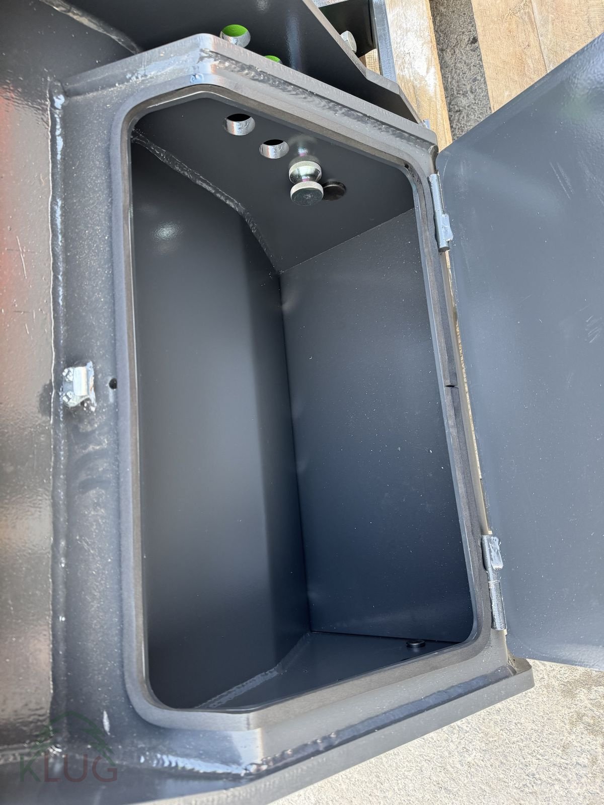 Sonstige Forsttechnik Türe ait Sonstige THM-H Polterschild mit Niederhalter, Neumaschine içinde Pirching am Traubenberg (resim 8)