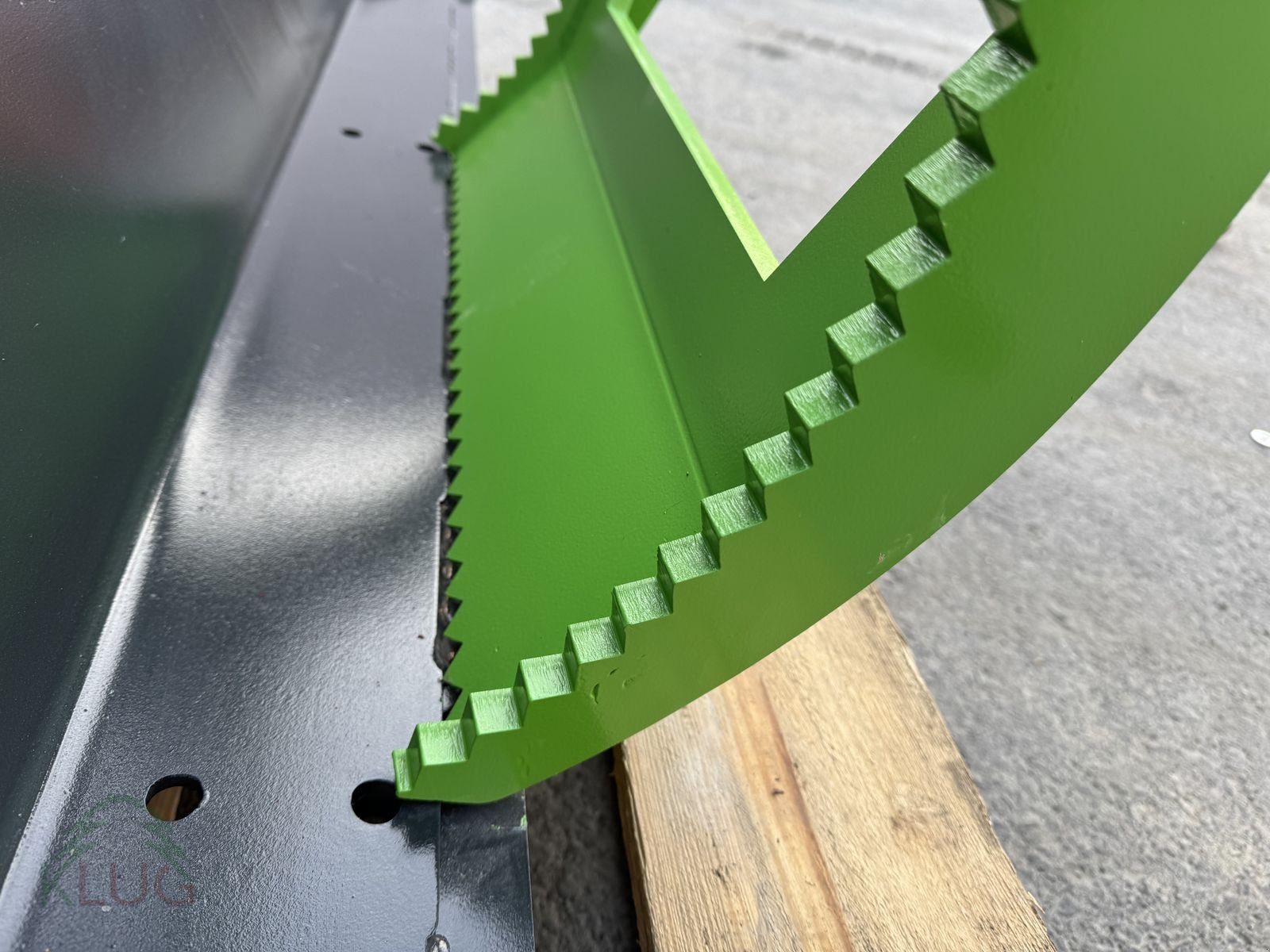 Sonstige Forsttechnik Türe ait Sonstige THM-H Polterschild mit Niederhalter, Neumaschine içinde Pirching am Traubenberg (resim 2)