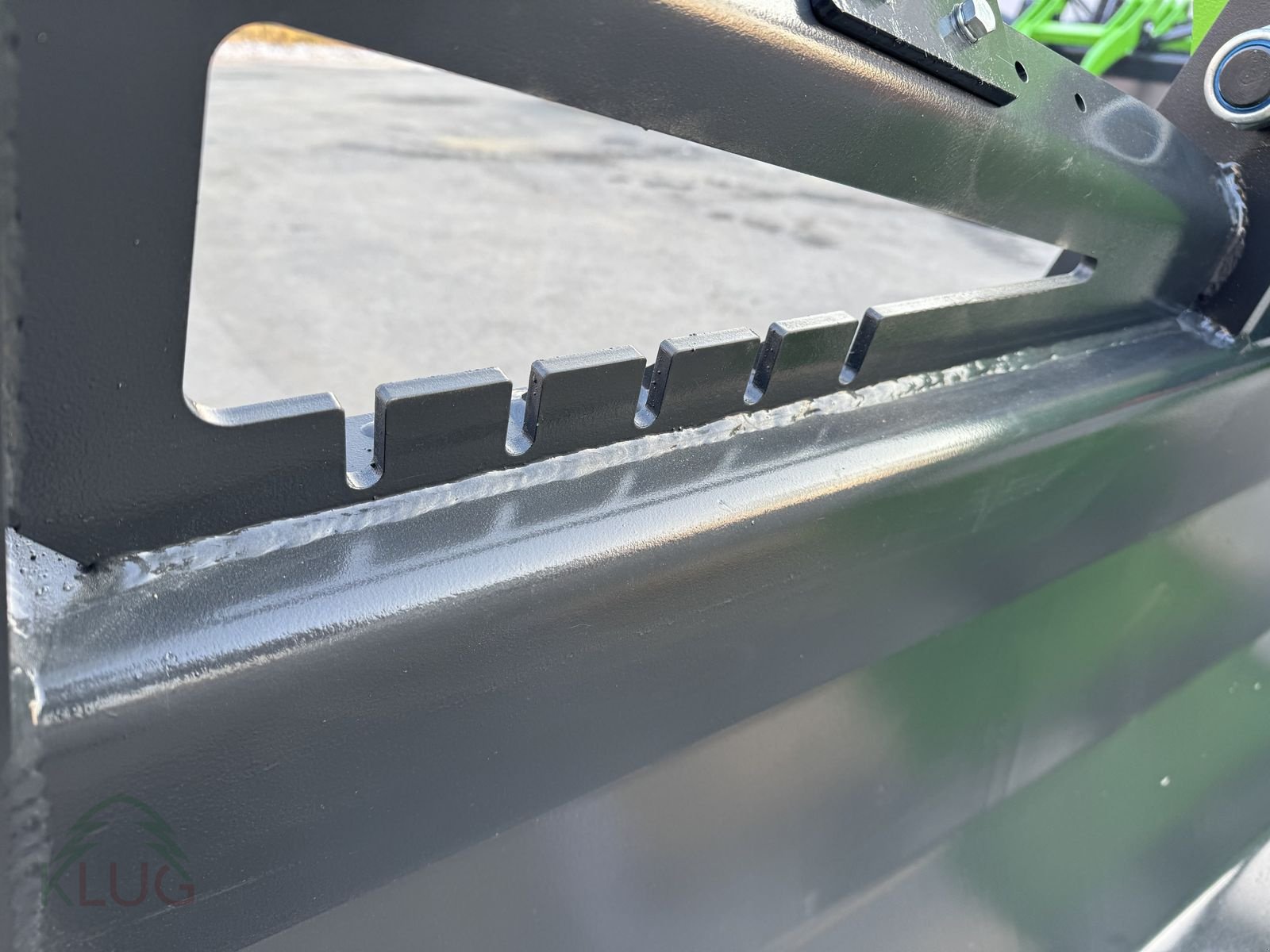 Sonstige Forsttechnik Türe ait Sonstige THM-H Polterschild mit Niederhalter, Neumaschine içinde Pirching am Traubenberg (resim 5)