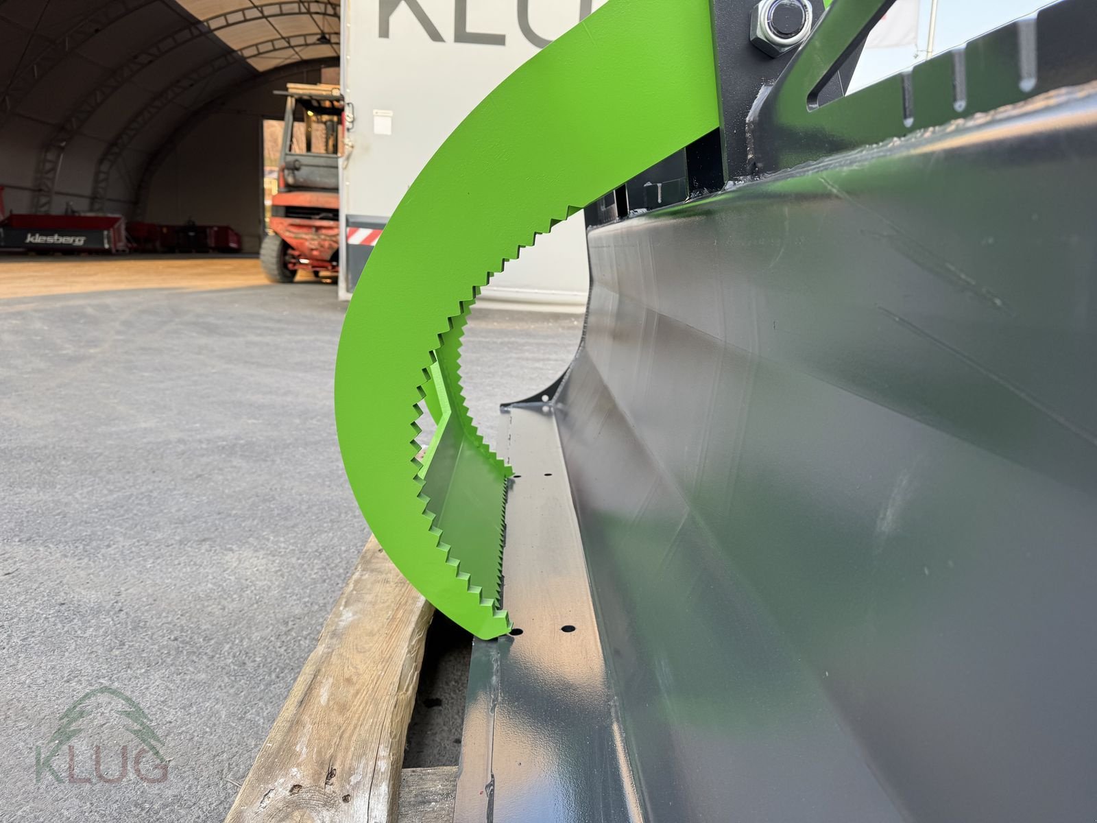 Sonstige Forsttechnik Türe ait Sonstige THM-H Polterschild mit Niederhalter, Neumaschine içinde Pirching am Traubenberg (resim 13)