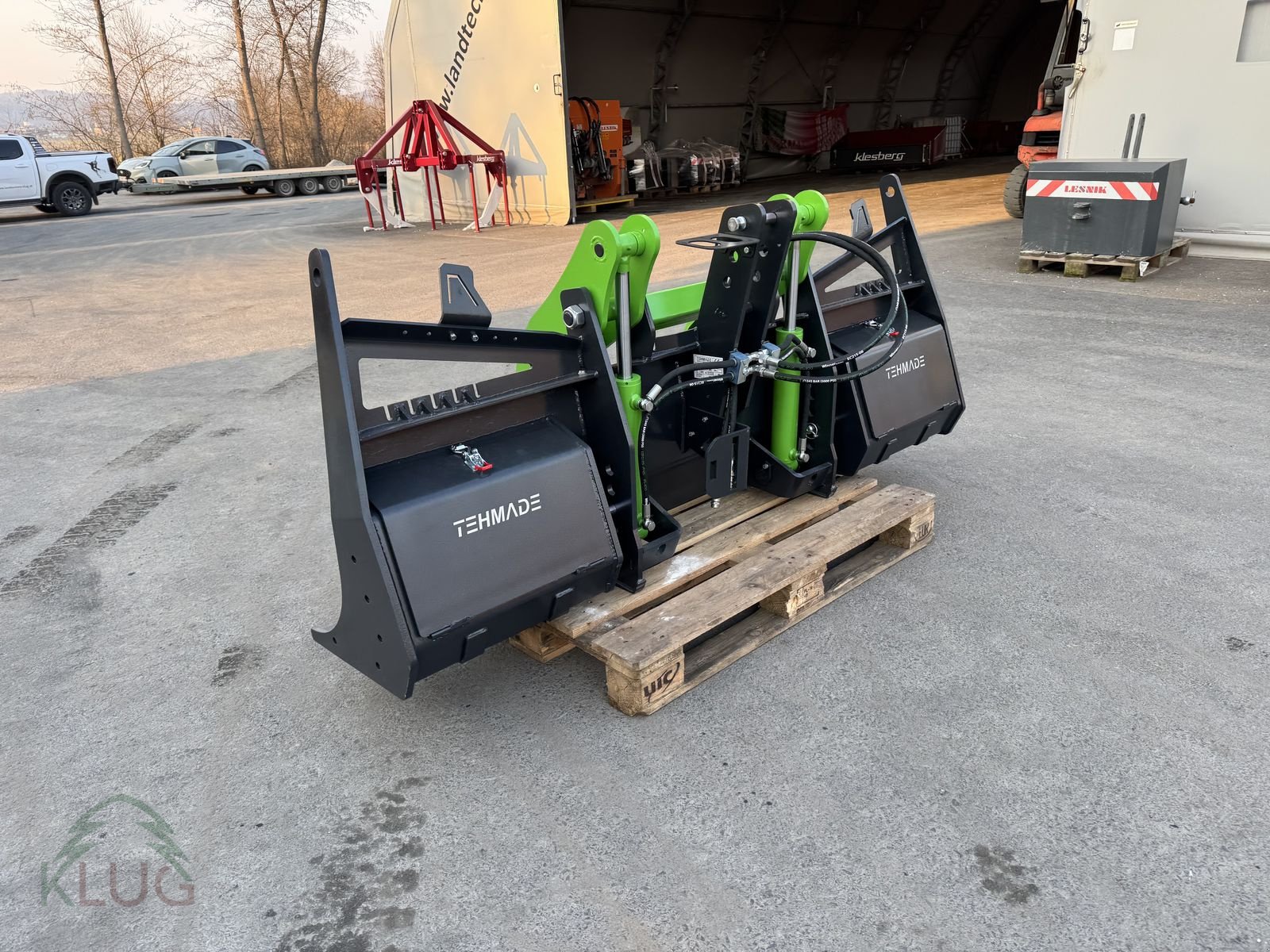 Sonstige Forsttechnik Türe ait Sonstige THM-H Polterschild mit Niederhalter, Neumaschine içinde Pirching am Traubenberg (resim 21)