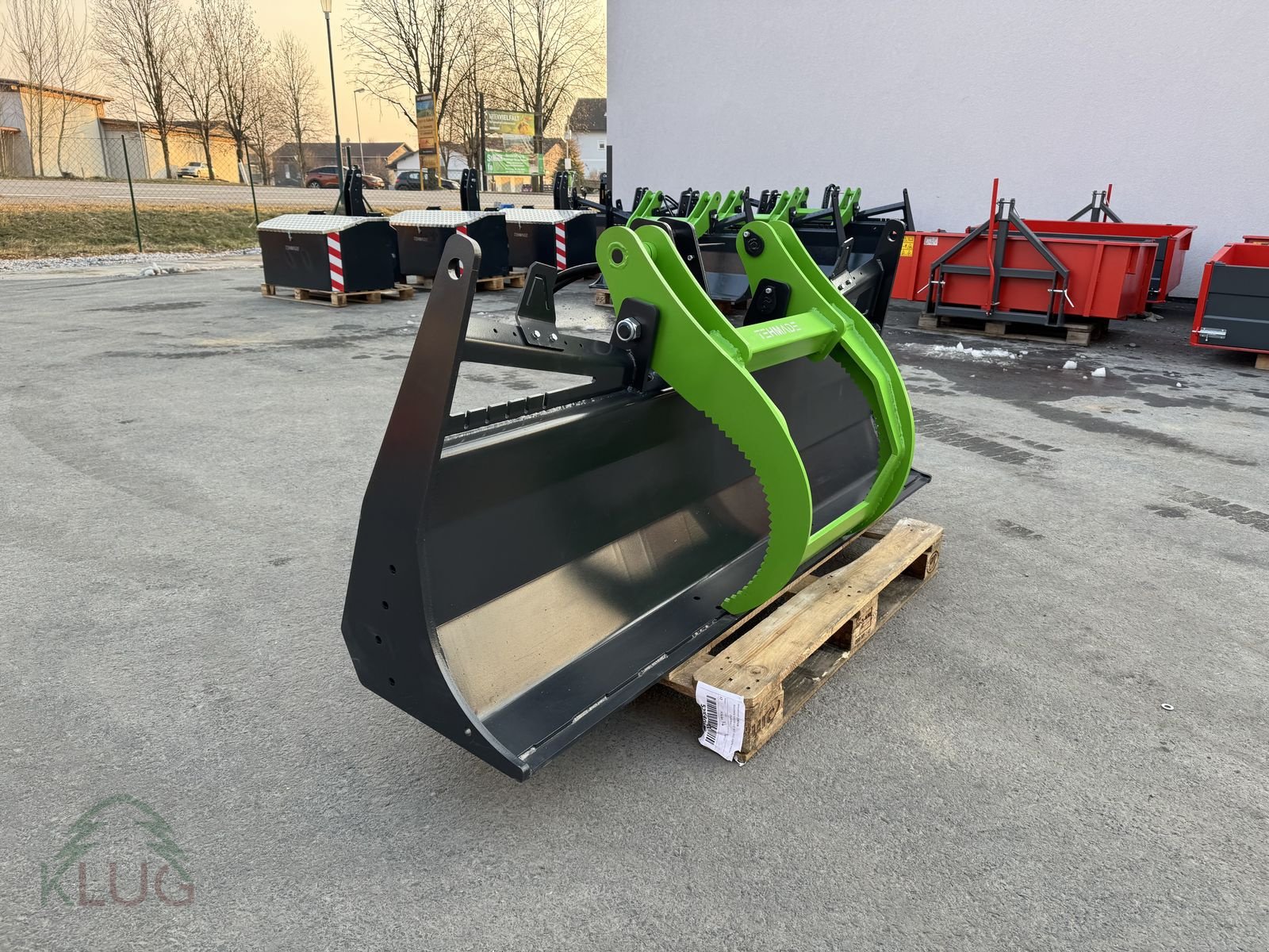 Sonstige Forsttechnik Türe ait Sonstige THM-H Polterschild mit Niederhalter, Neumaschine içinde Pirching am Traubenberg (resim 29)