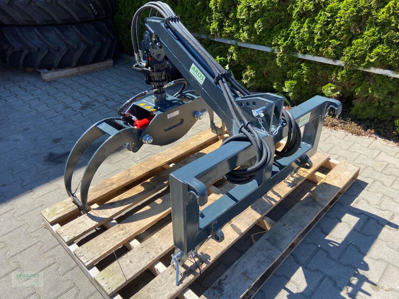 Sonstige Forsttechnik des Typs Sonstige Verlade-Rückzange AROS VZ120 f. Euro u. Dreipunkt Holzzange, Neumaschine in Geiselhöring (Bild 5)