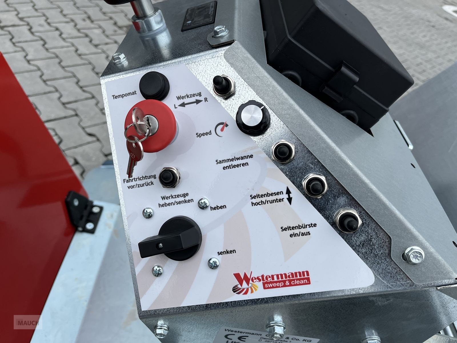 Sonstige Fütterungstechnik des Typs Westermann CM2 Pro Electric Plus, elektrische Aushebung, Neumaschine in Burgkirchen (Bild 27)