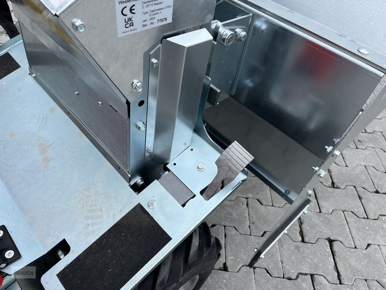 Sonstige Fütterungstechnik des Typs Westermann CM2 Pro Electric Plus, elektrische Aushebung, Neumaschine in Burgkirchen (Bild 24)