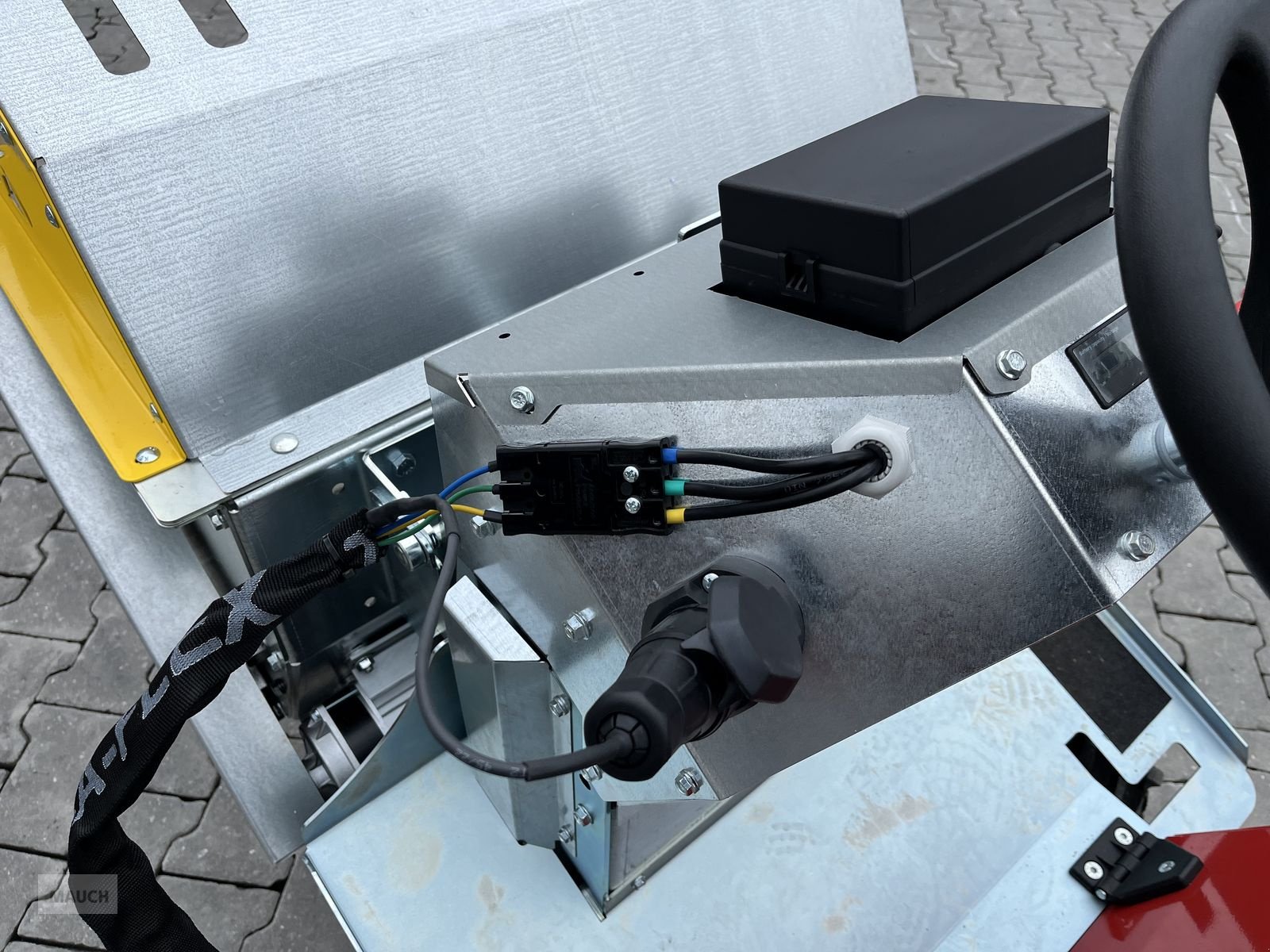 Sonstige Fütterungstechnik des Typs Westermann CM2 Pro Electric Plus, elektrische Aushebung, Neumaschine in Burgkirchen (Bild 25)