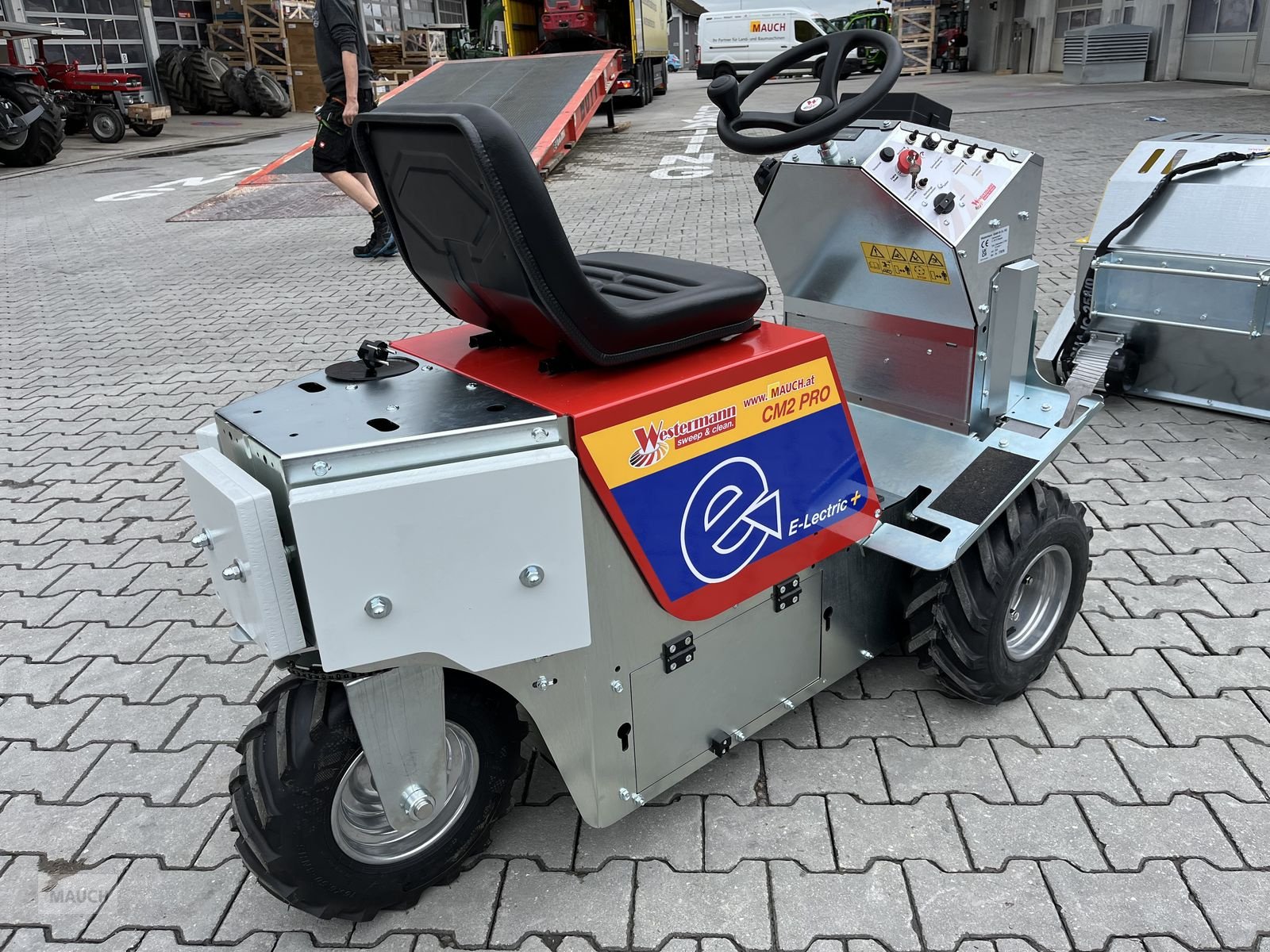 Sonstige Fütterungstechnik des Typs Westermann CM2 Pro Electric Plus, elektrische Aushebung, Neumaschine in Burgkirchen (Bild 7)