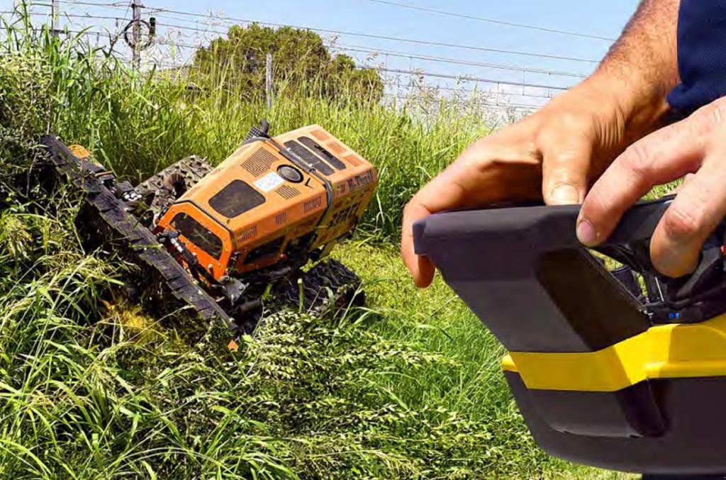 Sonstige Gartentechnik & Kommunaltechnik Türe ait Berti Débrousailleuse  à chenilles radiocommandée E-trai, Gebrauchtmaschine içinde Aesch (resim 1)