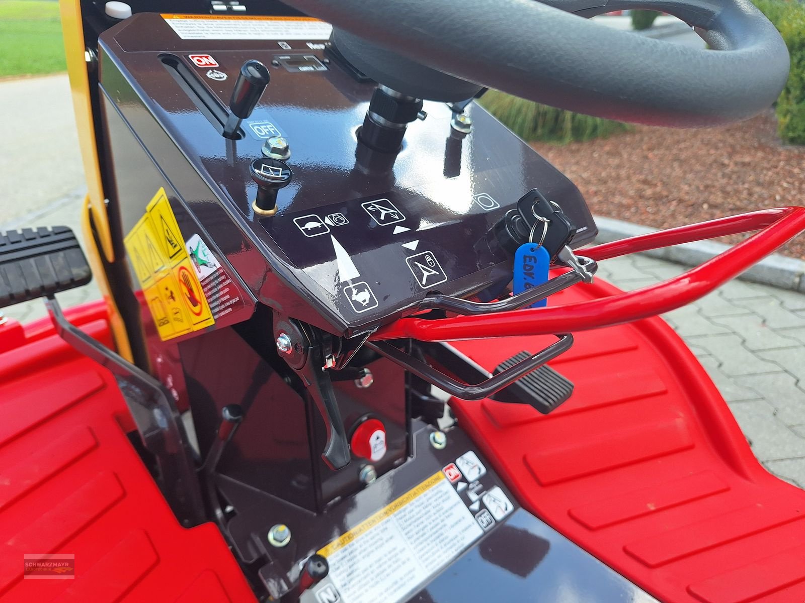 Sonstige Gartentechnik & Kommunaltechnik van het type Canycom CMX 1402 AWD, Neumaschine in Gampern (Foto 11)