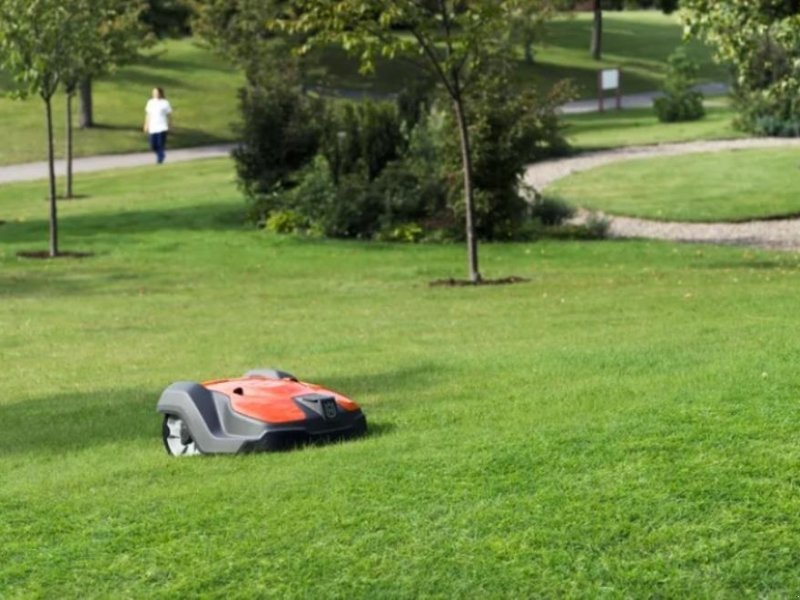 Sonstige Gartentechnik & Kommunaltechnik typu Husqvarna ASPIRE R4, Gebrauchtmaschine v Hadsten (Obrázek 1)