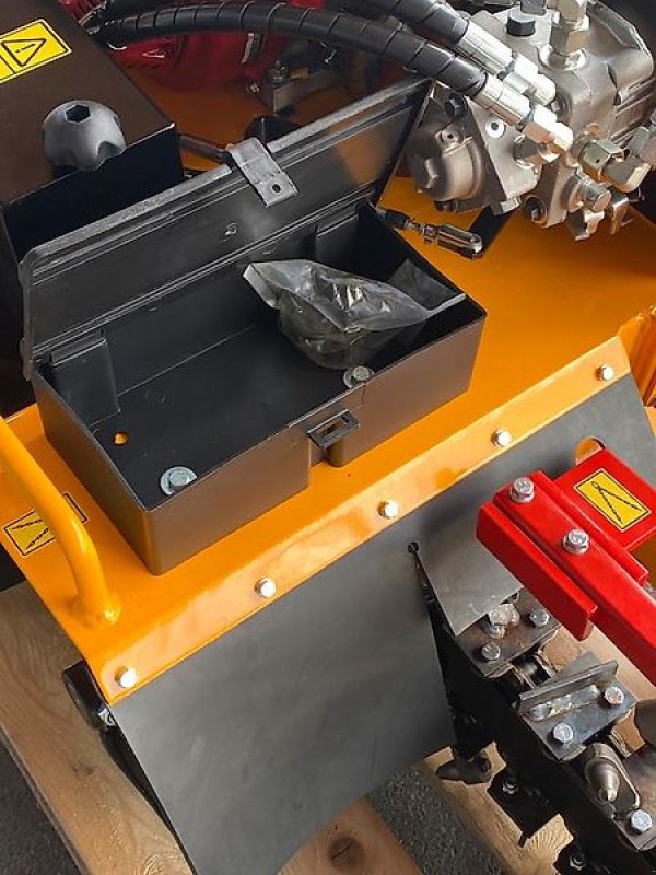 Sonstige Gartentechnik & Kommunaltechnik des Typs laski Grabenfräse Schachtfräse Schlitzfräse Kabelfräse, Gebrauchtmaschine in Schmallenberg (Bild 6)