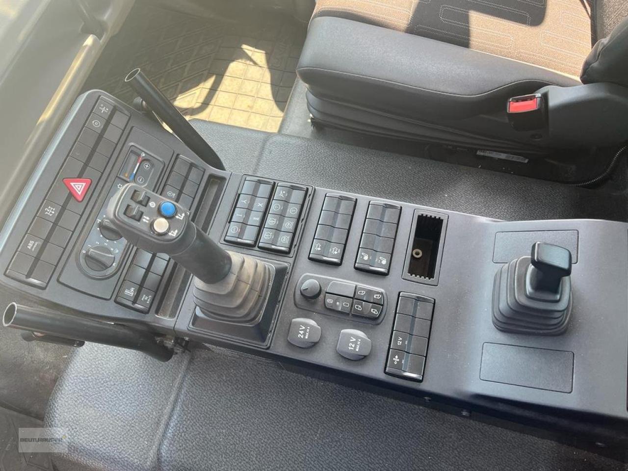 Sonstige Gartentechnik & Kommunaltechnik typu Mercedes-Benz Mercedes Benz Unimog U 530 Variopilot Hydrostat EAS, Gebrauchtmaschine v Hagelstadt (Obrázek 15)