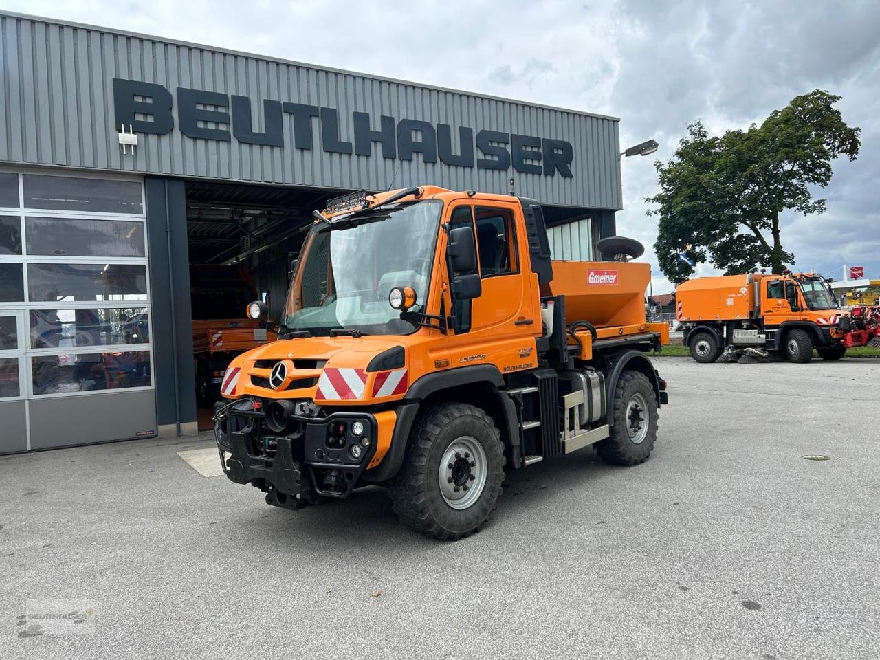 Sonstige Gartentechnik & Kommunaltechnik typu Mercedes-Benz Unimog U 318 mit Gmeiner Streuer STA 2500 TC, Gebrauchtmaschine v Hengersberg (Obrázek 1)
