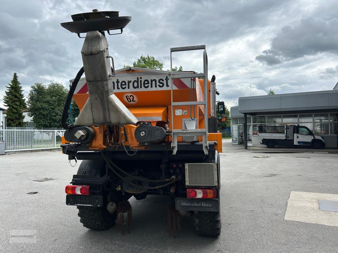 Sonstige Gartentechnik & Kommunaltechnik typu Mercedes-Benz Unimog U 318 mit Gmeiner Streuer STA 2500 TC, Gebrauchtmaschine v Hengersberg (Obrázek 8)