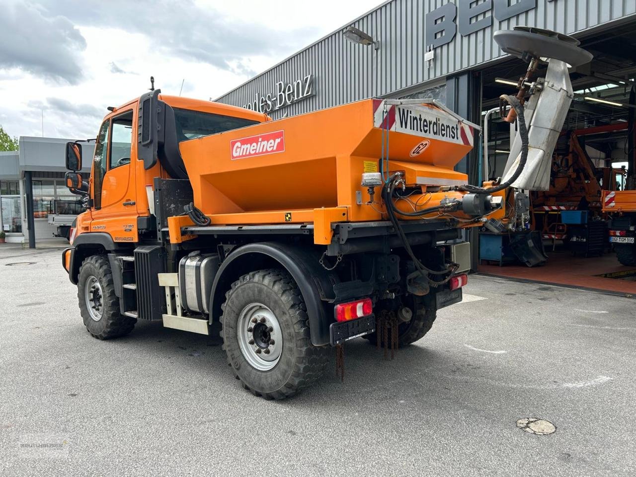 Sonstige Gartentechnik & Kommunaltechnik typu Mercedes-Benz Unimog U 318 mit Gmeiner Streuer STA 2500 TC, Gebrauchtmaschine v Hengersberg (Obrázek 11)