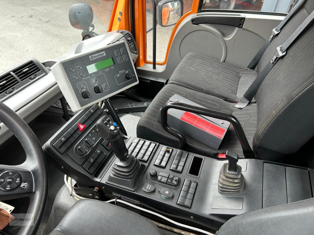 Sonstige Gartentechnik & Kommunaltechnik typu Mercedes-Benz Unimog U 318 mit Gmeiner Streuer STA 2500 TC, Gebrauchtmaschine v Hengersberg (Obrázek 16)